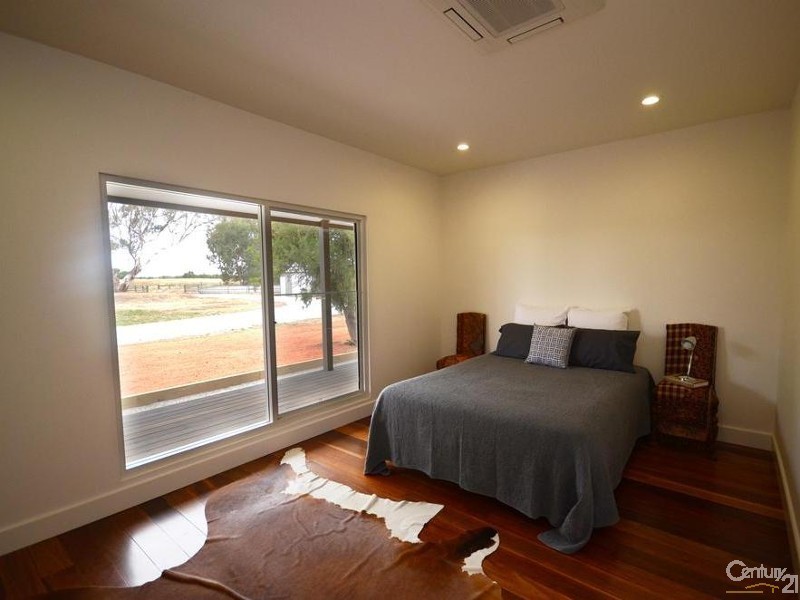 1049 Perricoota Road, Moama NSW 2731