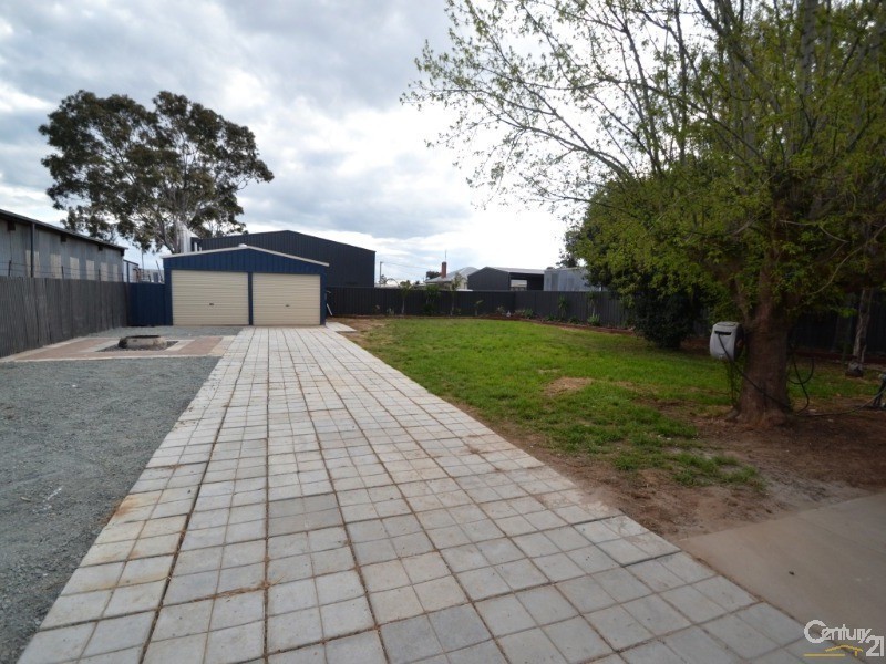 37 Hovell Street, Echuca VIC 3564