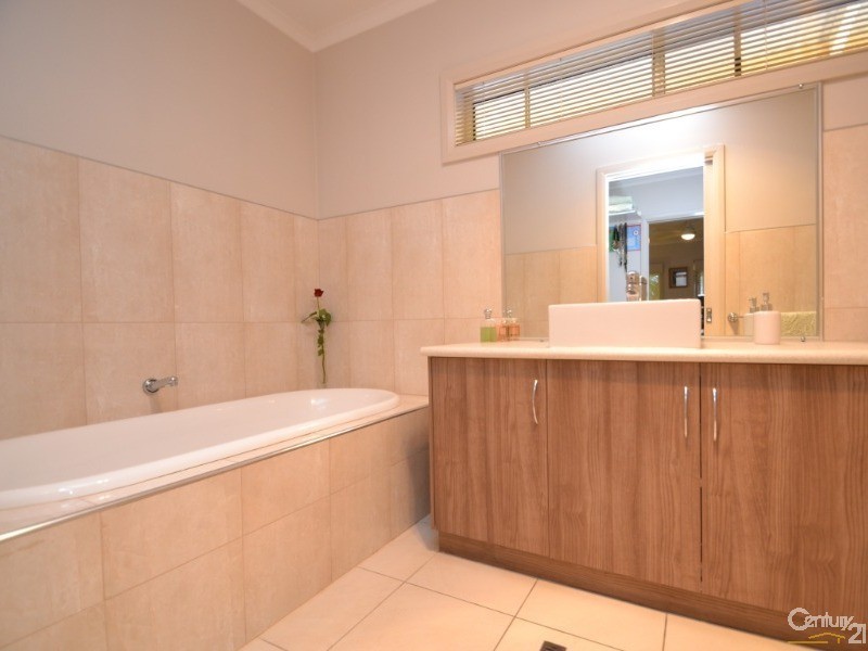 12 Forfar Drive, Moama NSW 2731