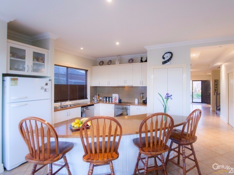 37 Kingfisher Drive West, Moama NSW 2731