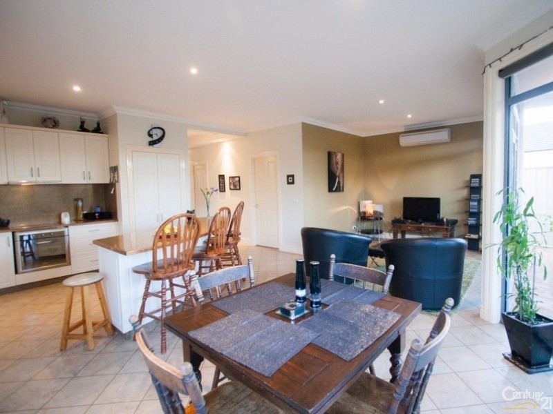 37 Kingfisher Drive West, Moama NSW 2731