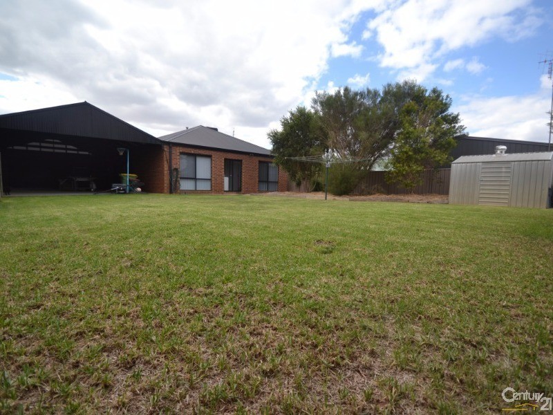 75 McSwain Rd, Echuca VIC 3564