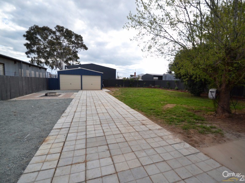 37 Hovell Street, Echuca VIC 3564