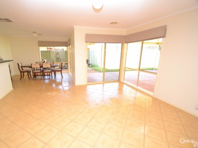 73 Woodlands Circuit, Echuca VIC 3564