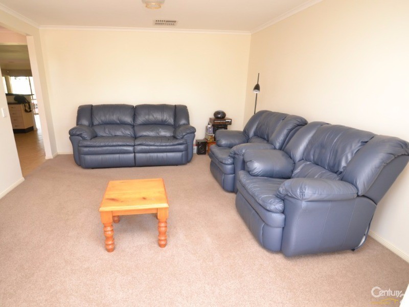 73 Woodlands Circuit, Echuca VIC 3564