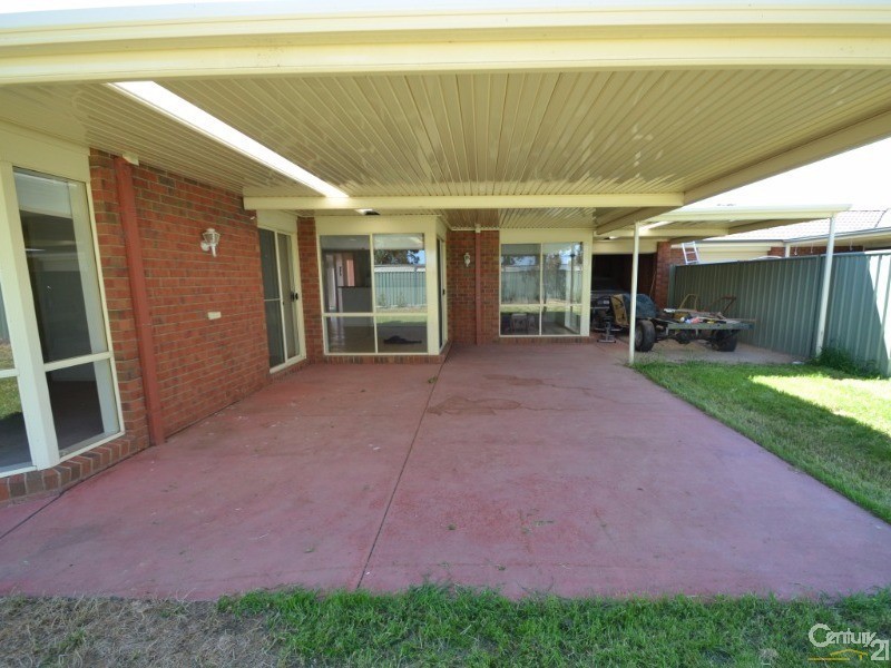 73 Woodlands Circuit, Echuca VIC 3564