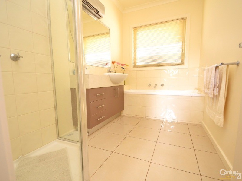 1/21 Sunset Avenue, Echuca VIC 3564