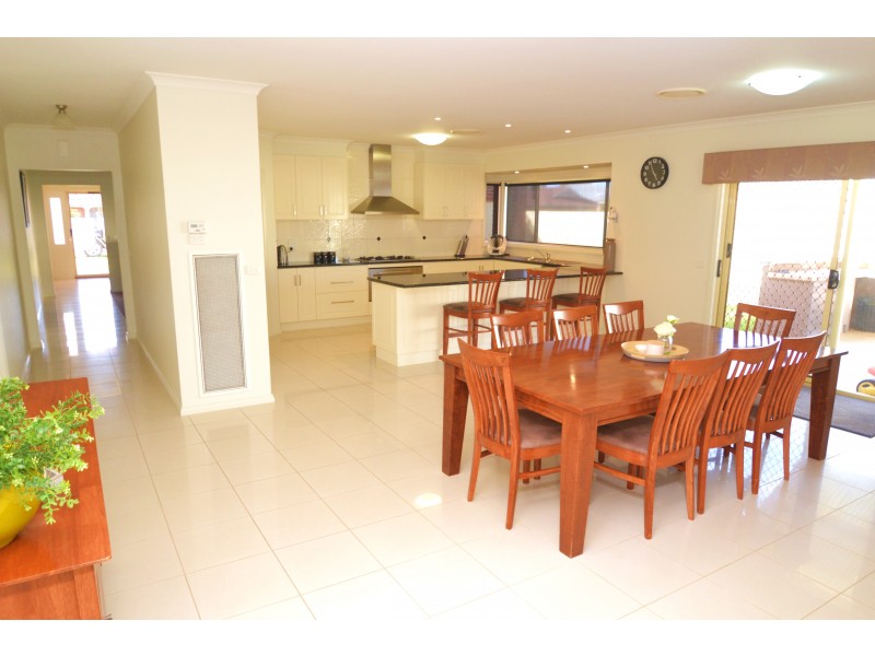 14 Deakin Grove, Tongala VIC 3621