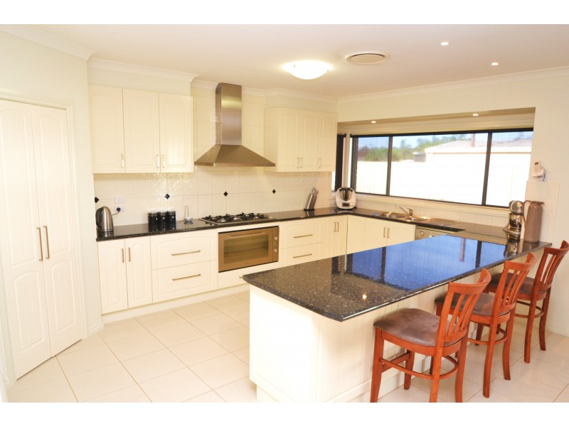 14 Deakin Grove, Tongala VIC 3621