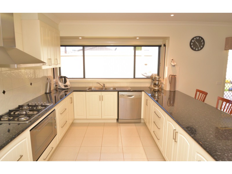 14 Deakin Grove, Tongala VIC 3621