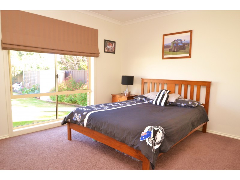 14 Deakin Grove, Tongala VIC 3621