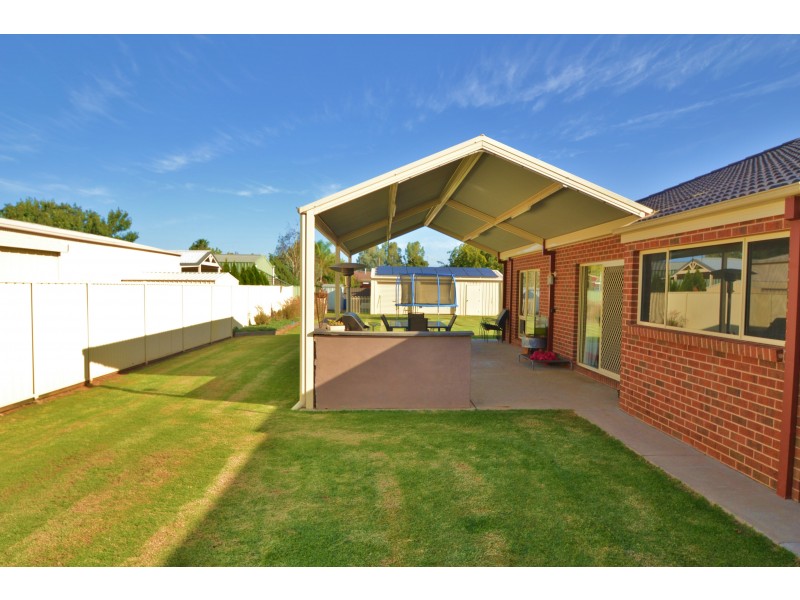 14 Deakin Grove, Tongala VIC 3621