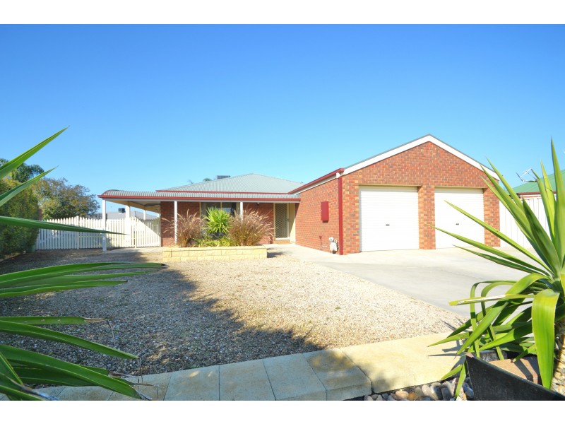 11 Charlton Court, Echuca VIC 3564