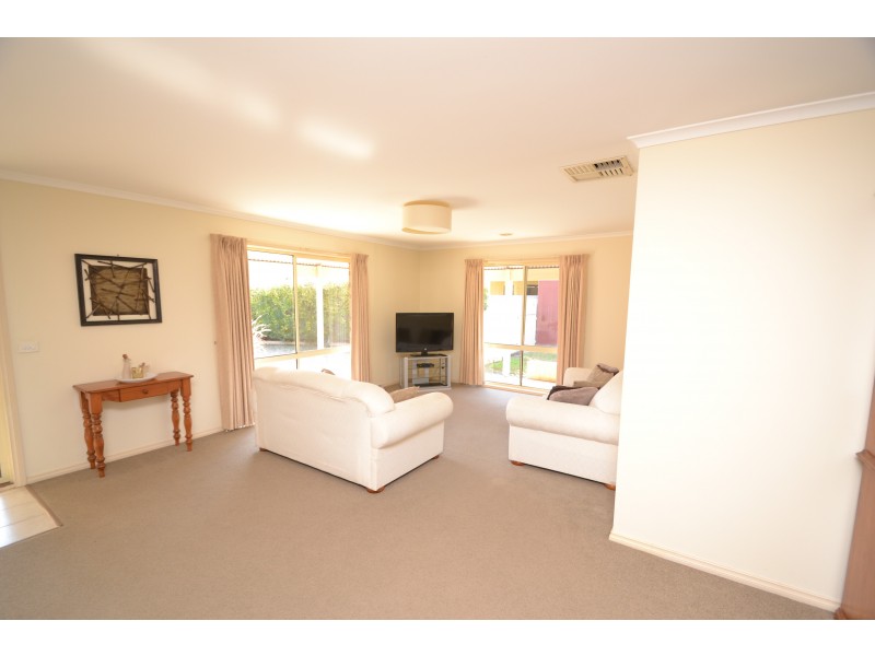 11 Charlton Court, Echuca VIC 3564