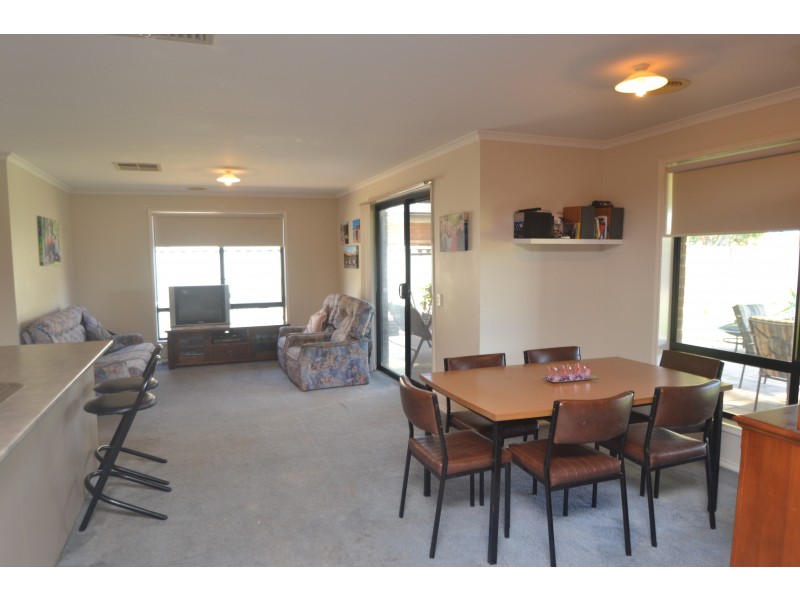 33 Sunset Avenue, Echuca VIC 3564