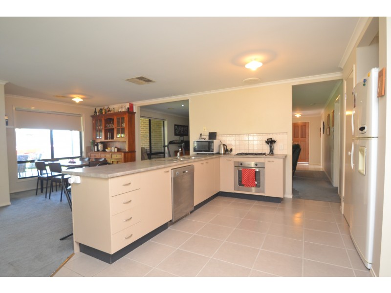 33 Sunset Avenue, Echuca VIC 3564