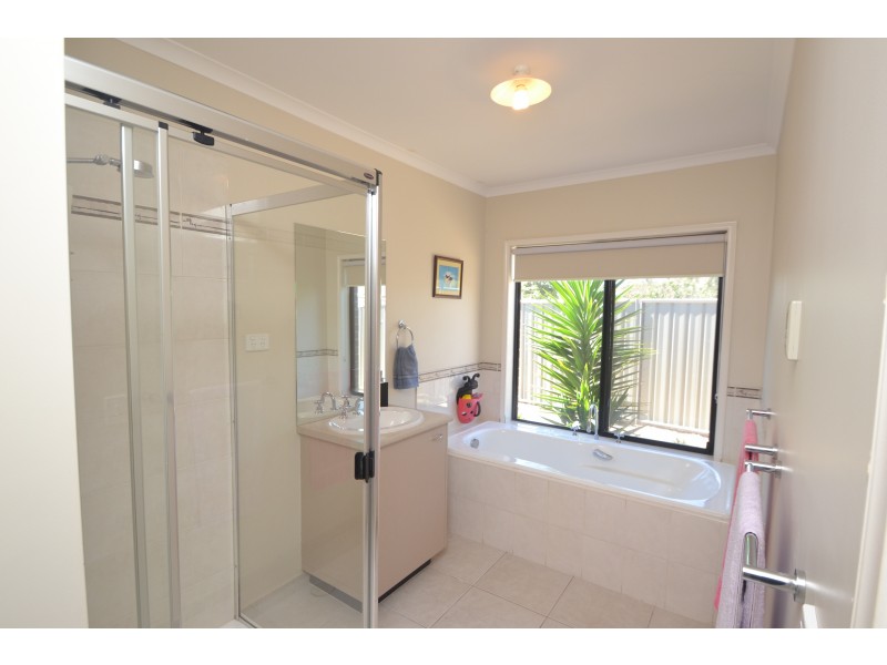 33 Sunset Avenue, Echuca VIC 3564