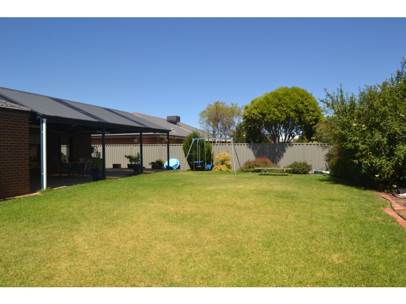 33 Sunset Avenue, Echuca VIC 3564