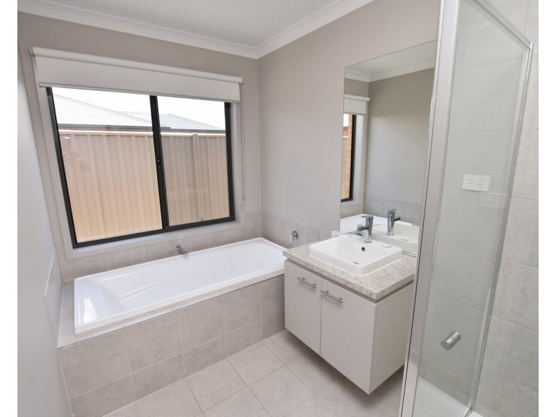 64 McSwain Road, Echuca VIC 3564