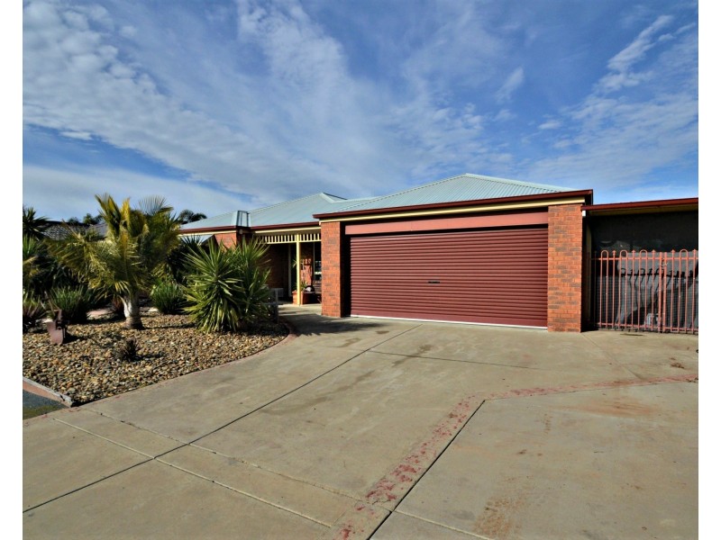 11 Wearne Road, Echuca VIC 3564
