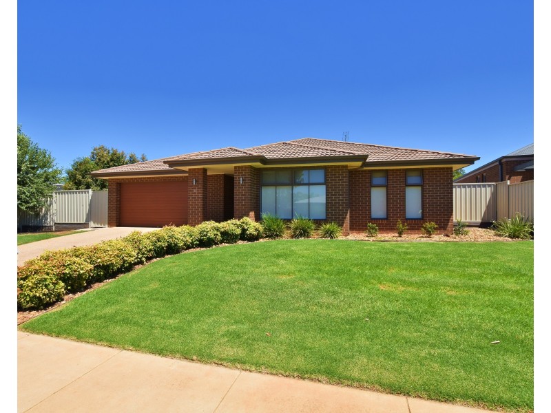 10 Forfar Drive, Moama NSW 2731