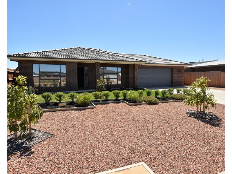 11 Lakeview Drive, Moama NSW 2731