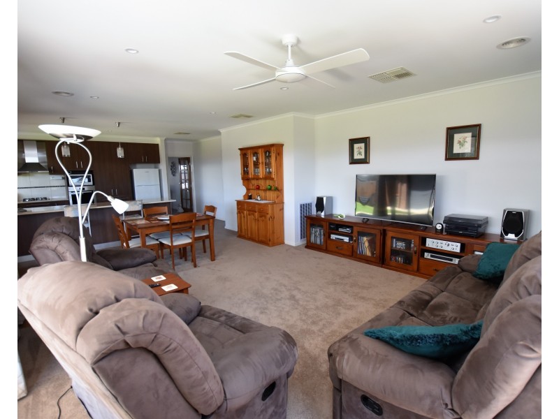 11 Lakeview Drive, Moama NSW 2731