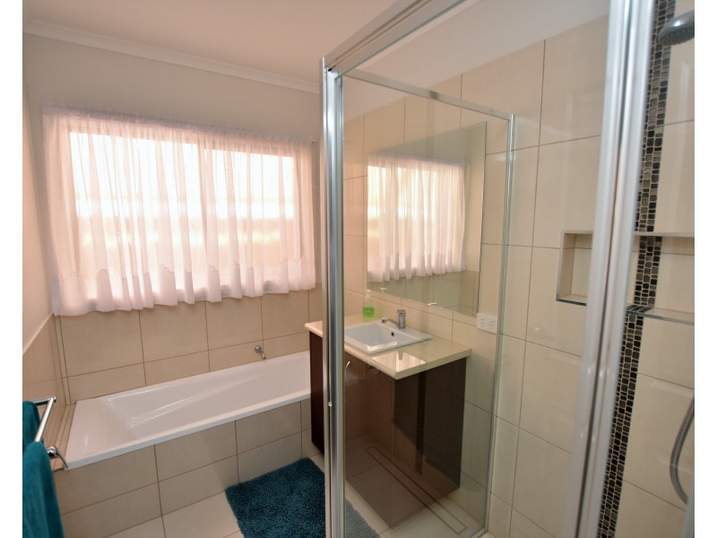 11 Lakeview Drive, Moama NSW 2731