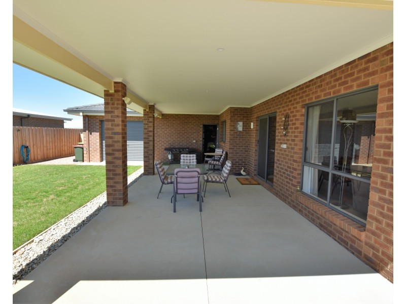 11 Lakeview Drive, Moama NSW 2731