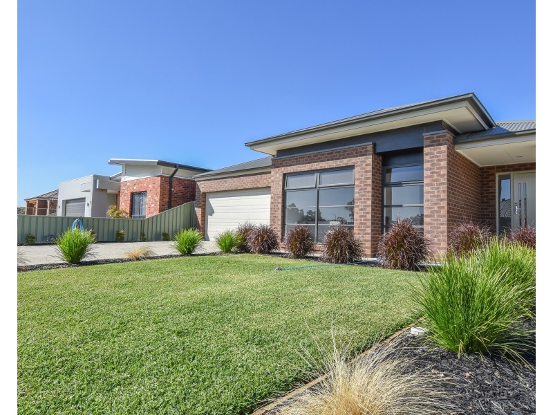 16 Mayflower Drive, Moama NSW 2731