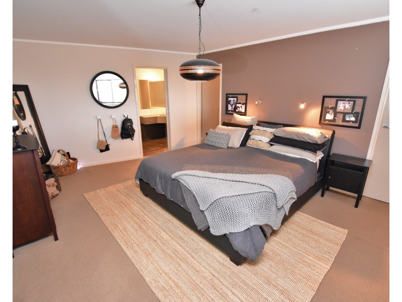 24 Kingfisher Drive West, Moama NSW 2731