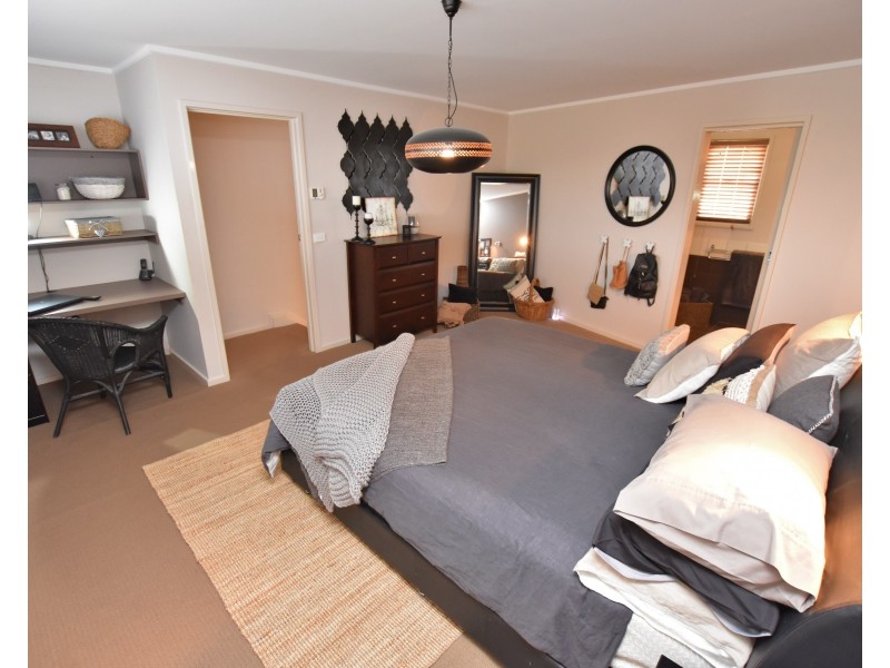 24 Kingfisher Drive West, Moama NSW 2731