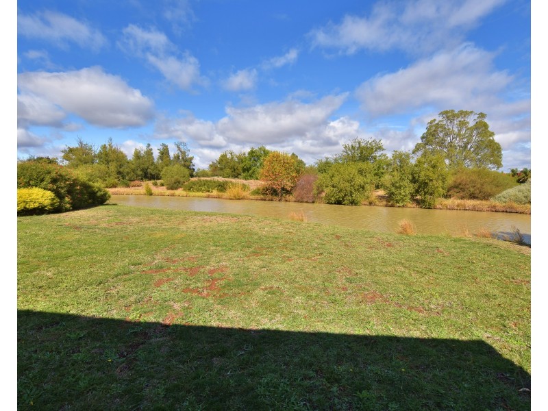 24 Kingfisher Drive West, Moama NSW 2731