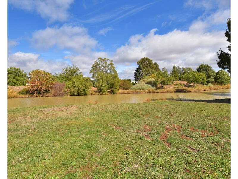 24 Kingfisher Drive West, Moama NSW 2731