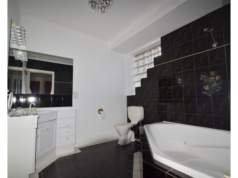 4 Cox Place, Echuca VIC 3564