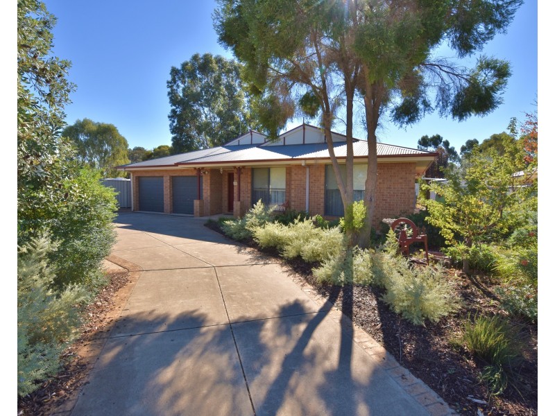 13 Kingfisher Drive West, Moama NSW 2731