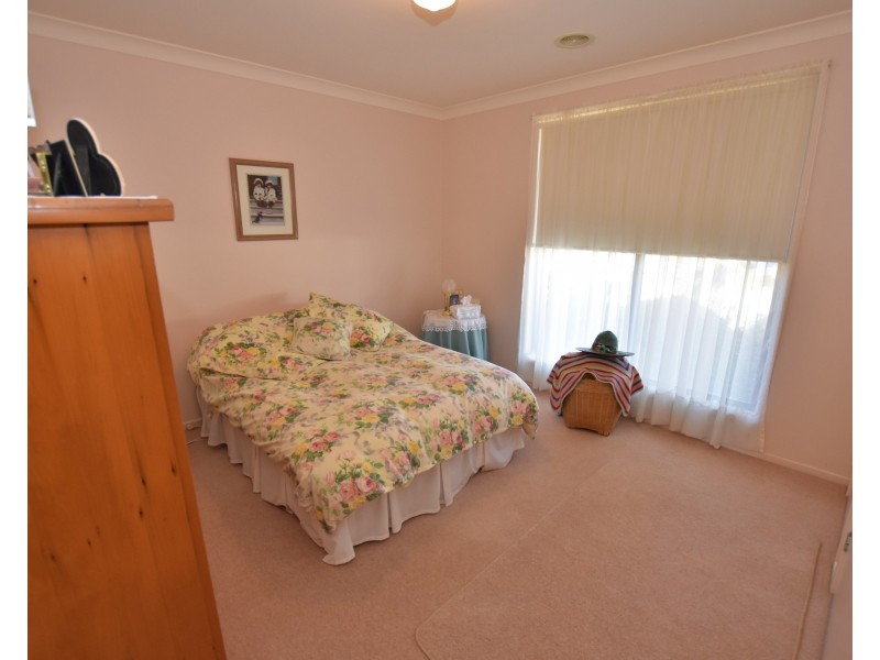 13 Kingfisher Drive West, Moama NSW 2731