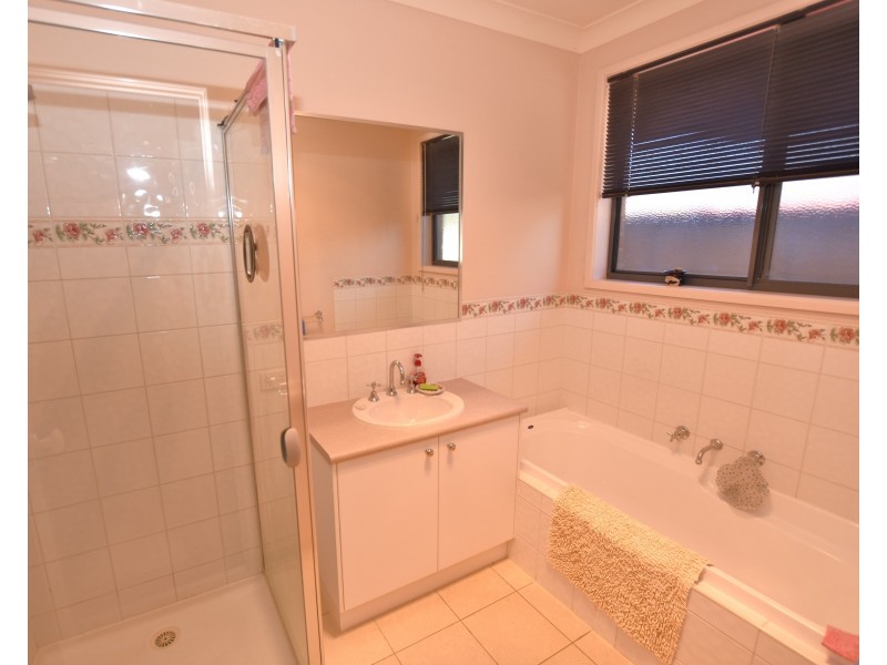 13 Kingfisher Drive West, Moama NSW 2731