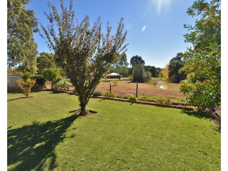 13 Kingfisher Drive West, Moama NSW 2731