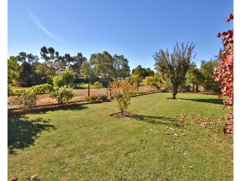 13 Kingfisher Drive West, Moama NSW 2731