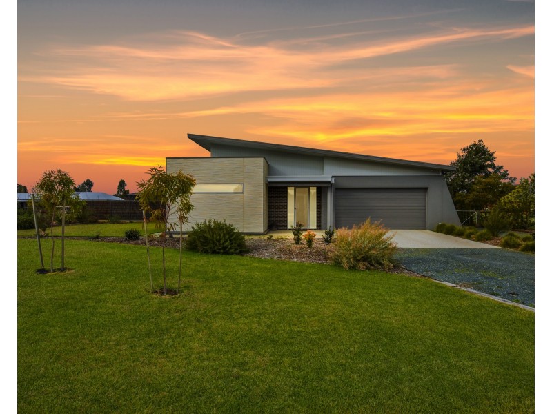 41 Pinerate Place, Echuca VIC 3564