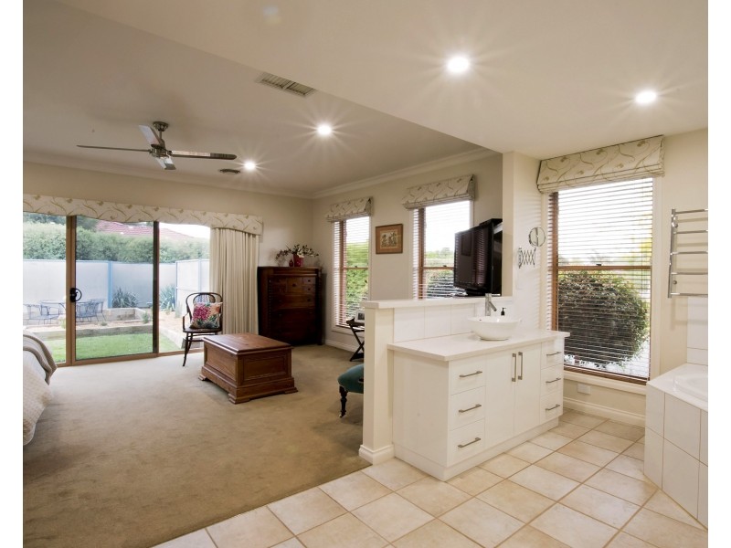 24 Wallingford Court, Echuca VIC 3564
