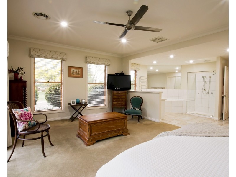 24 Wallingford Court, Echuca VIC 3564