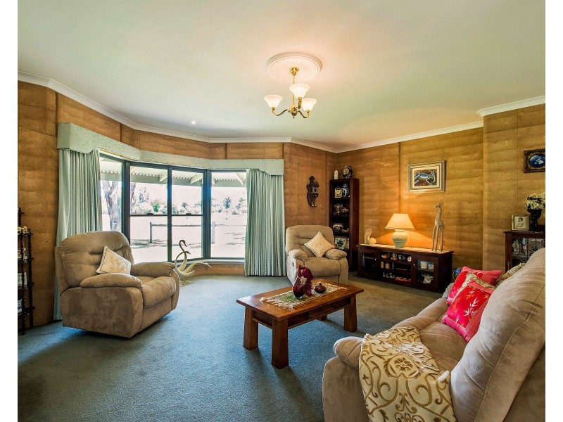 8 Hollara Drive, Moama NSW 2731