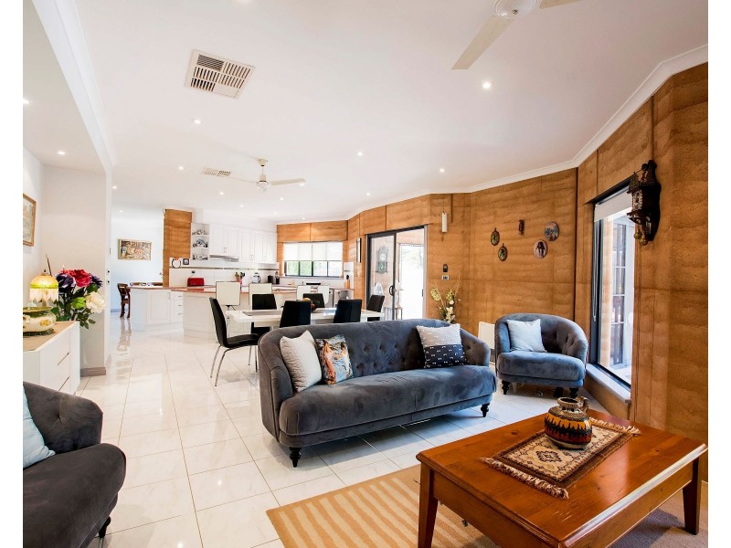 8 Hollara Drive, Moama NSW 2731