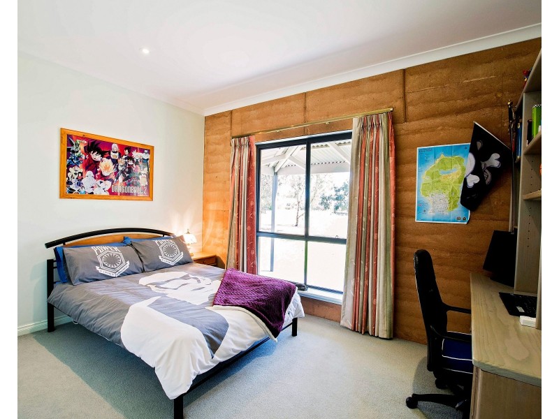 8 Hollara Drive, Moama NSW 2731