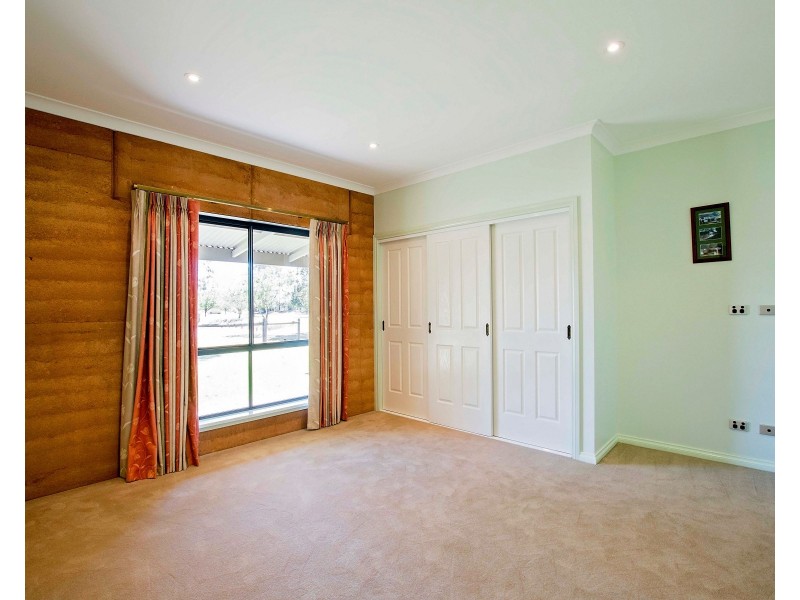 8 Hollara Drive, Moama NSW 2731