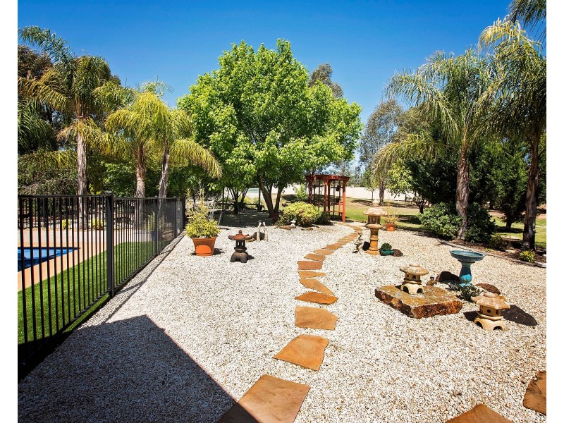 8 Hollara Drive, Moama NSW 2731