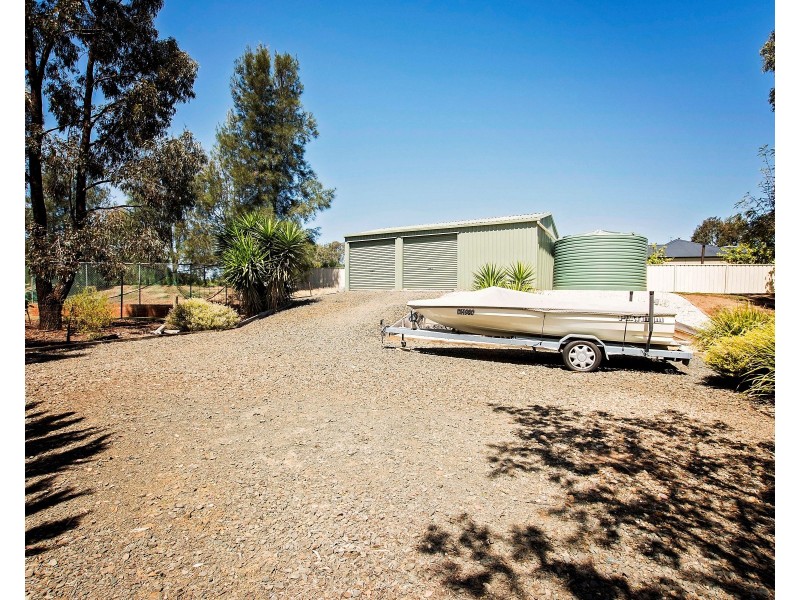 8 Hollara Drive, Moama NSW 2731