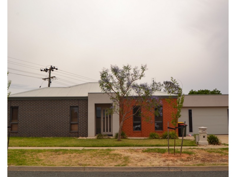 1/1 Jacana Ave, Moama NSW 2731